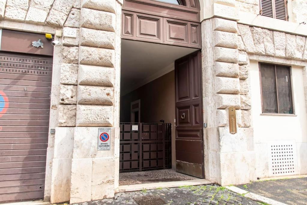 Welcome To The Colossehome Apartment Rom